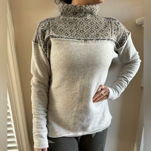 Free People sweather top  in good preloved condition.